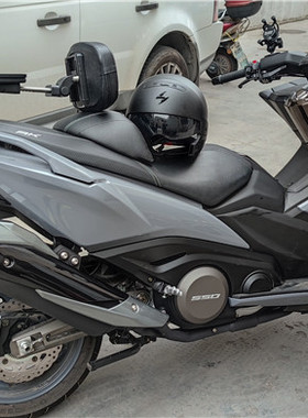 光阳AK550摩托车的改装多功能折叠变形靠背+黑色支架