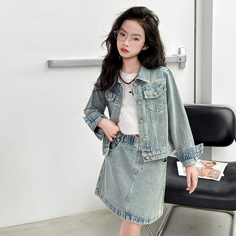 女童复古牛仔套装2026春装新款中大童时髦烫钻外套半身裙两件套潮