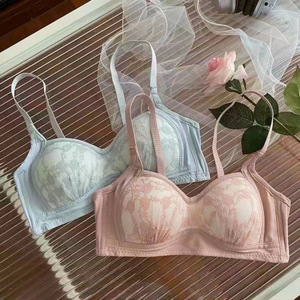 无钢圈小胸聚拢收副乳蕾丝文胸