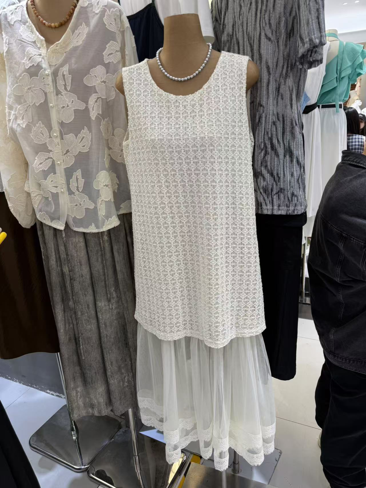 2025年夏季新款韩版时尚百搭圆领无袖背心女宽松显瘦打底连衣裙