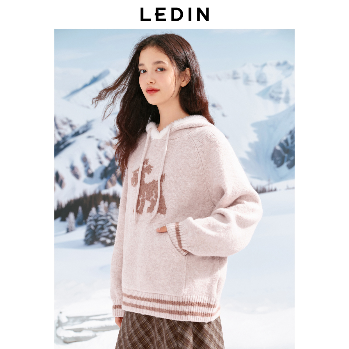 亲肤的纱线松软舒适，搭配趣味小狗图案