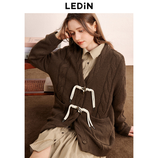 乐町绞花学院牛角扣针织线开衫 宽松毛衣百搭上衣 女秋季