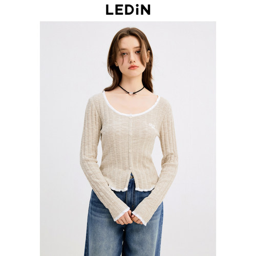 大圆领修身 肌理感纱线