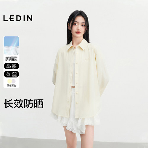 翻领设计胸口小彩盾塑标后背开叉系带设计