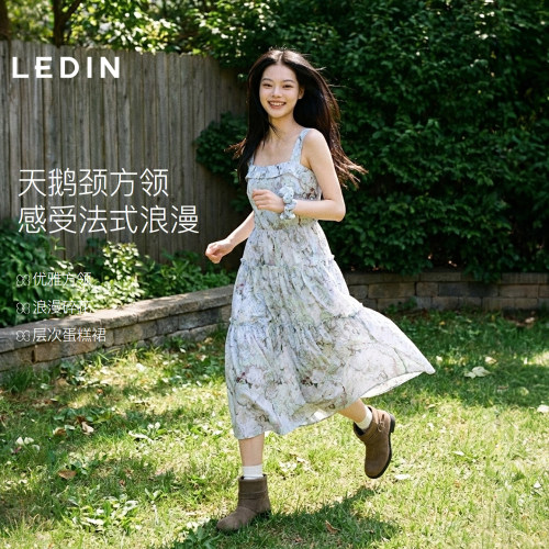 乐町碎花吊带方领连衣裙女装26春夏新品长款优雅裙摆分割收腰裙子