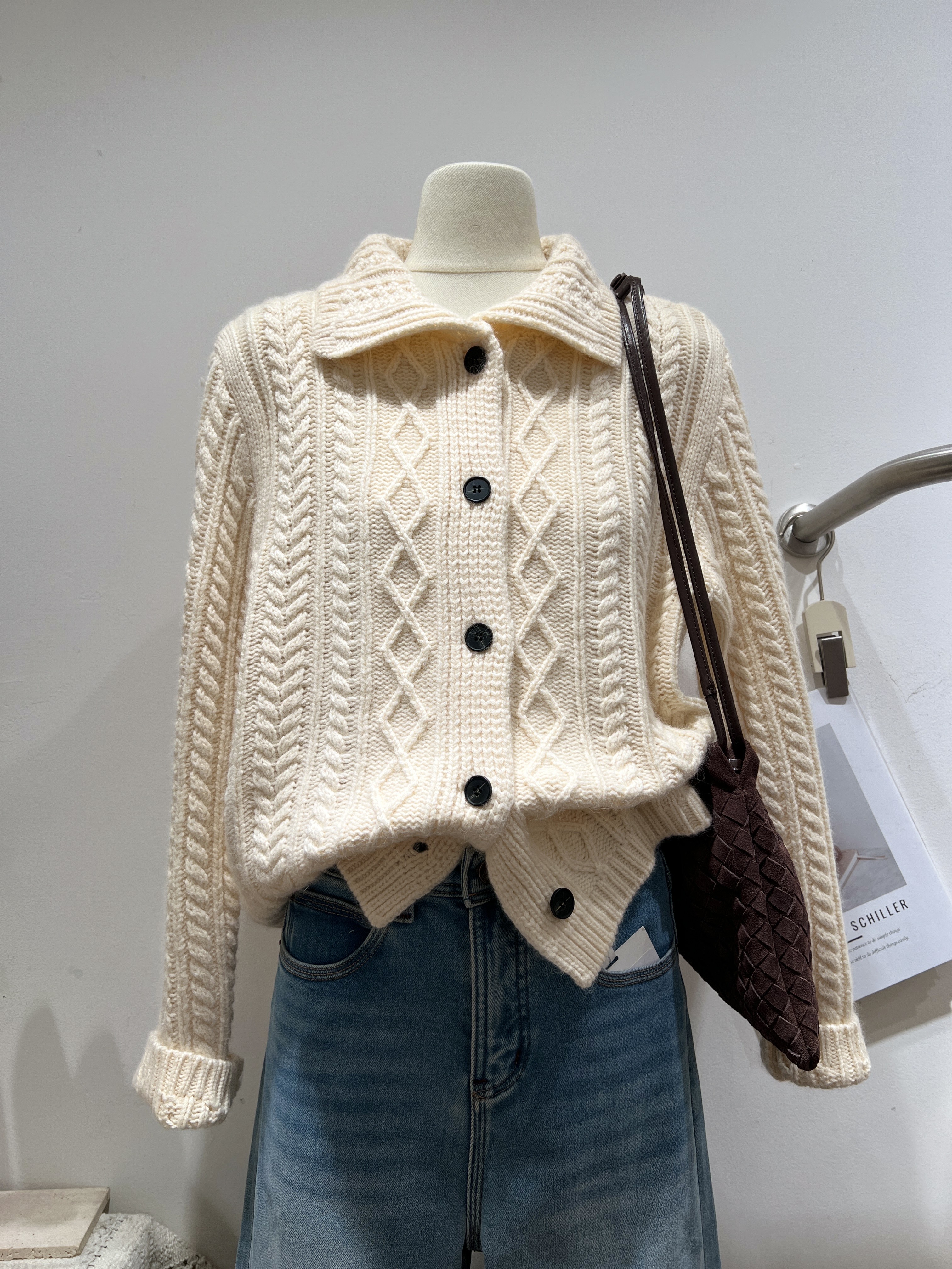 2025冬新款女士翻领羊毛麻花针织开衫毛衣外套