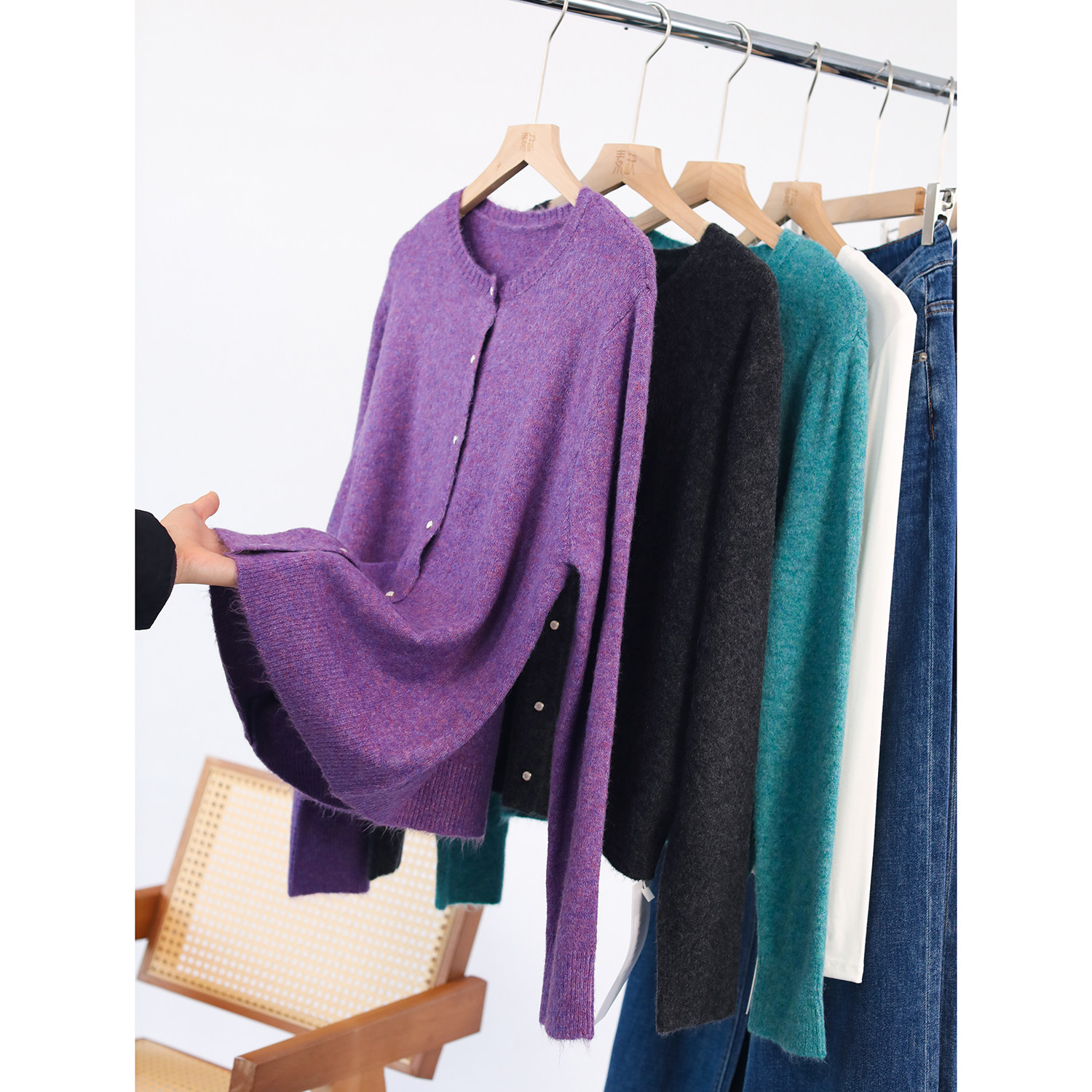 极简圆领纽扣针织开衫女春秋百搭软糯毛衣日常女装外套显白针织衫,女装/女士精品,毛针织衫,淘宝优惠券,粉丝福利购,淘宝优惠卷