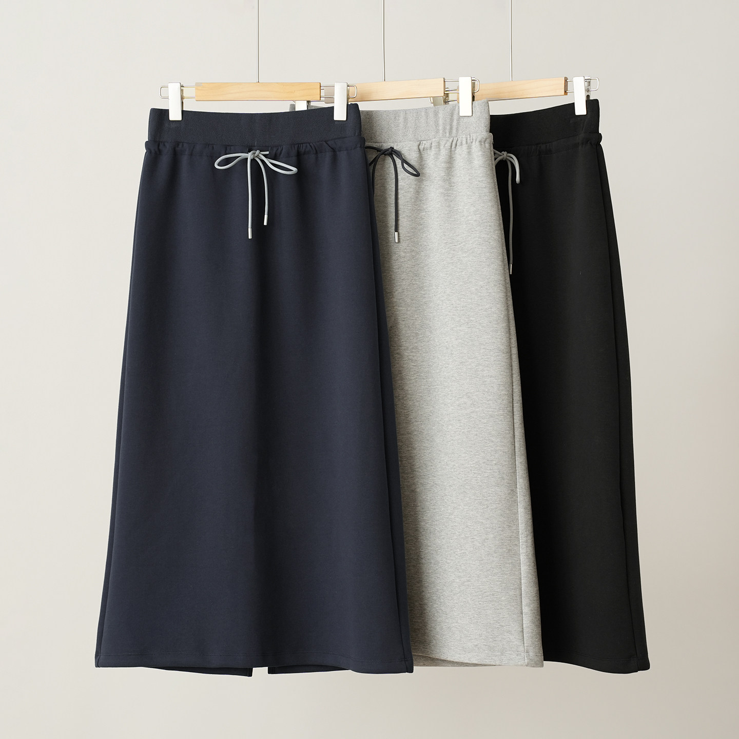 休闲半身裙 女士泡芙太空棉半身裙 宽腰抽绳简约长裙 秋款 女装