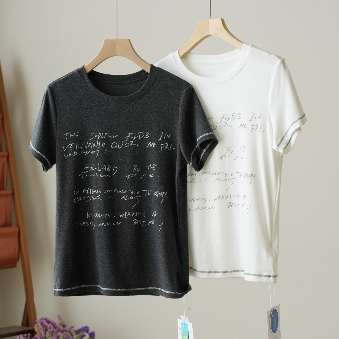 莱赛尔+亚麻 韩系女士正肩短袖撞色明显字母T恤显瘦上衣 夏款女装 - 实物图