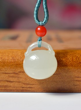 火爆款精雕款和田玉老坑料冰白细腻无结构无瑕疵叮当扣吊坠15680