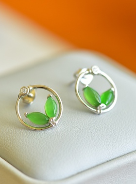 纯手工s925银镶和田玉俄罗斯碧玉菠菜绿干净油润马眼耳钉12226#