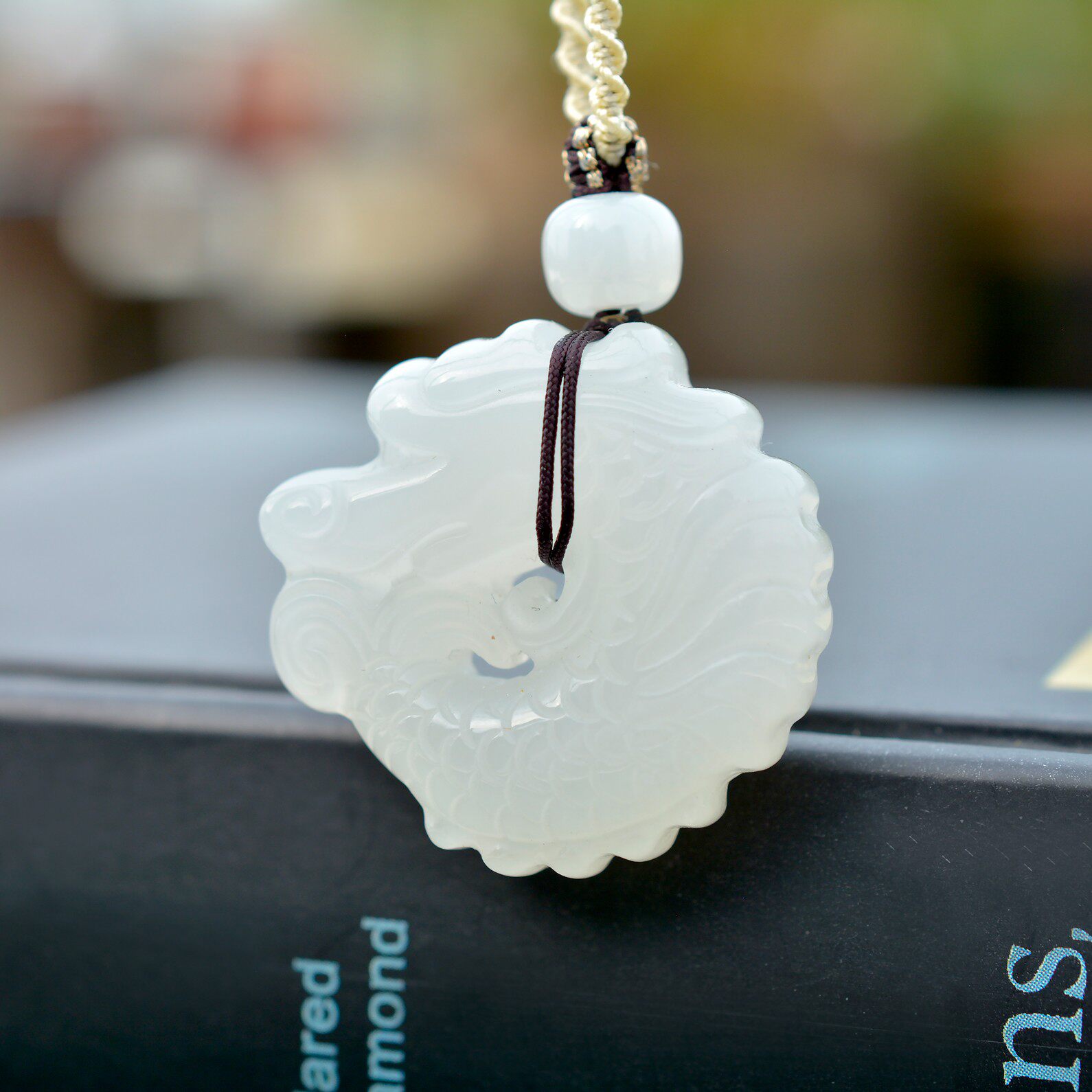 匠心工艺雕刻保真和田玉青海老坑料冰白偷油润双面龙鱼吊坠D15772