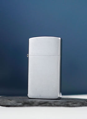 2001年份同龄机美国产原装正品zippo芝宝翻盖煤油打火机 经典收藏