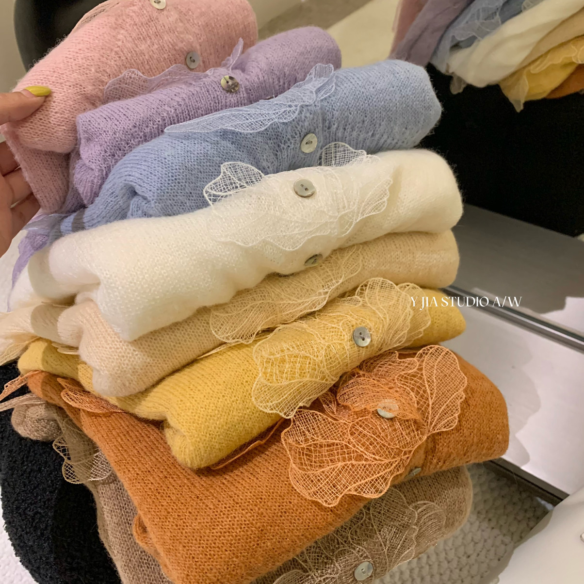 Cecil温柔仙气蕾丝拼接V领百搭精致针织开衫1063-55