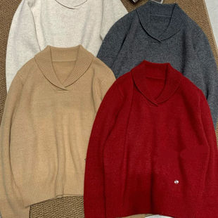 7108 Cecil约翻领纯色小金扣软糯保暖毛衣 含48.7绵羊毛