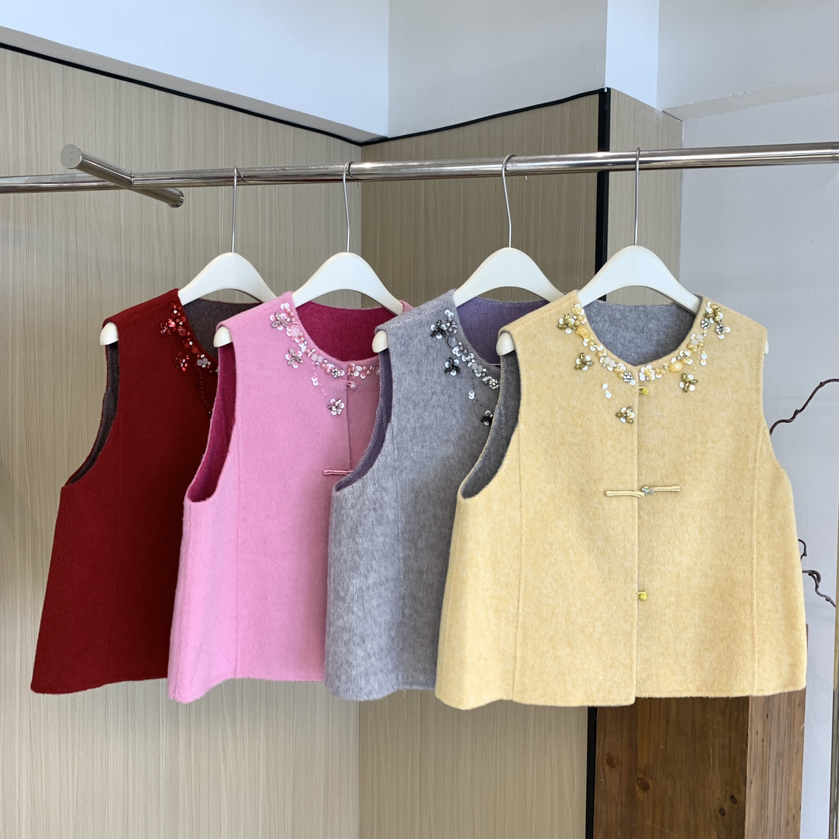 可可中式重工艺钉珠花朵盘扣羊毛马甲（含90.3绵羊毛）335,女装/女士精品,马夹,淘宝优惠券,粉丝福利购,淘宝优惠卷