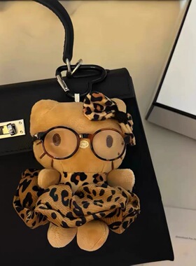 hellokitty豹纹黑皮爱心扣长腿 kitty挂件毛绒玩偶手提包女