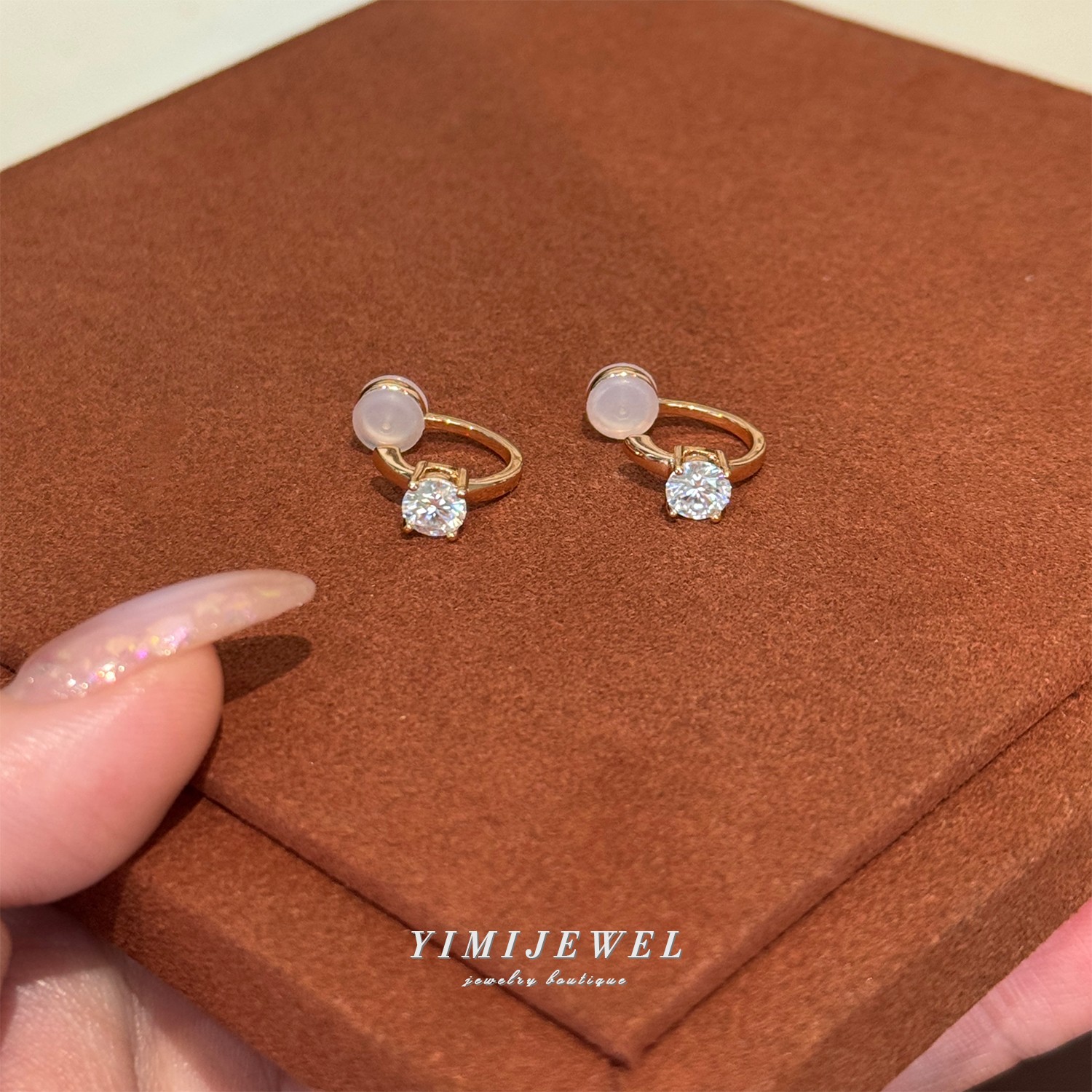 超闪经典款50分莫桑钻耳夹