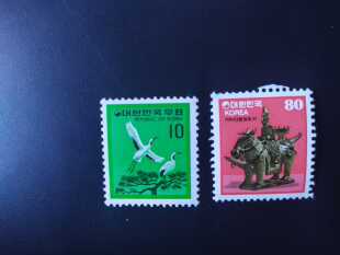 韩国1986年仙鹤5世纪瓷器骑马勇士邮票2新(轻贴)