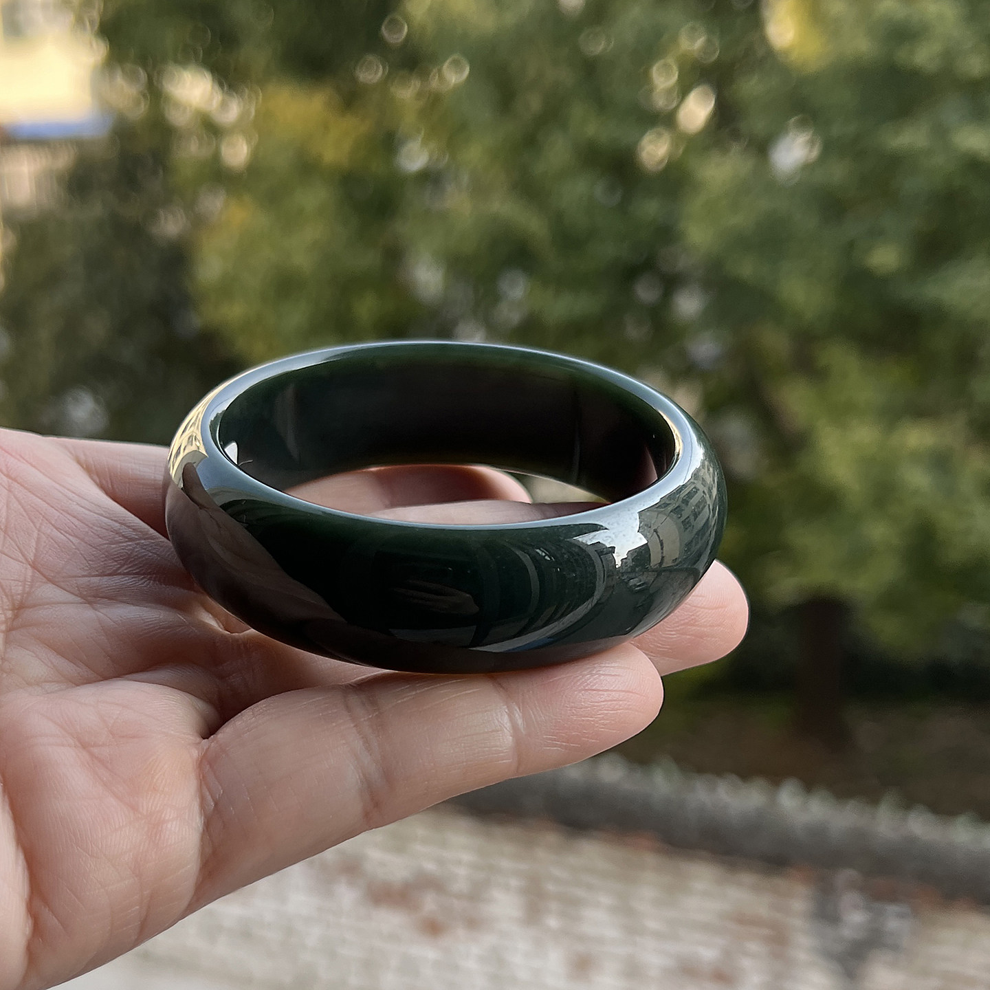 天然和田玉手镯墨绿色宽版圆条玉镯女细腻温润冰糯种玉石镯子礼品