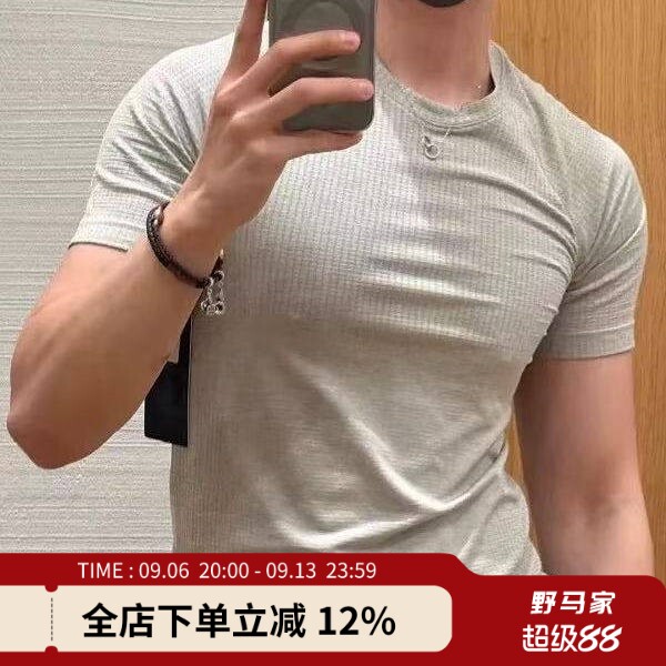 无缝一体工艺！男女短袖T恤图片