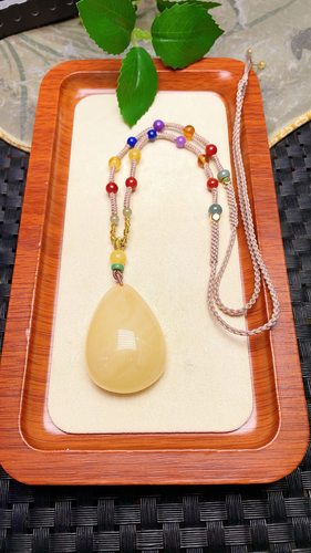 天然蜜蜡水滴吊坠