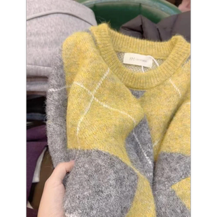 七言家双色菱格拉绒感软糯圆领低领毛衣女秋冬宽松显瘦圆领针织衫