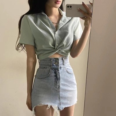 法式翻领扭结高腰短款露脐衬衫女夏季高级感设计小众别致短袖上衣