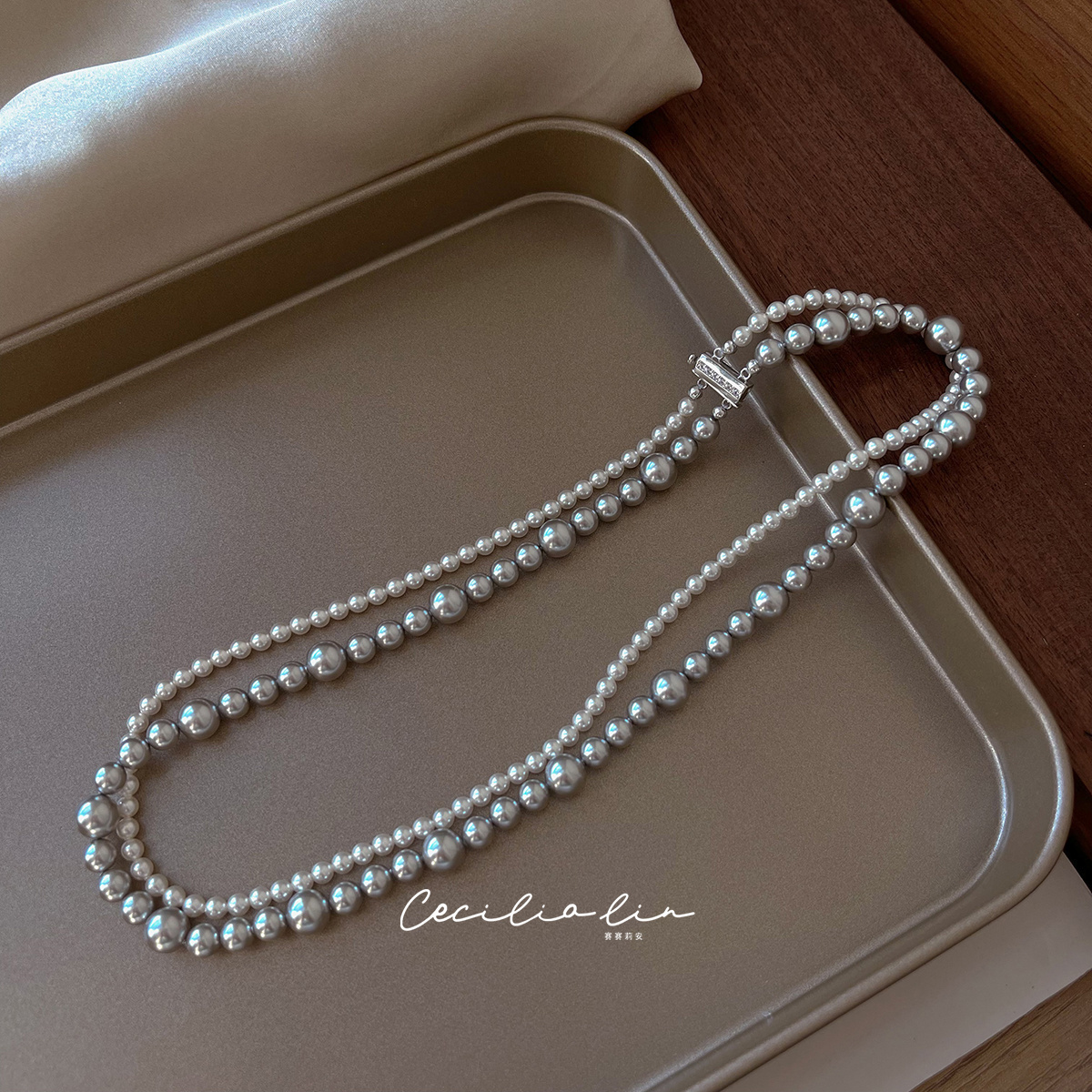 戴上很出彩！正圆强光施家珍珠轻奢气质双层S925纯银扣项链毛衣链