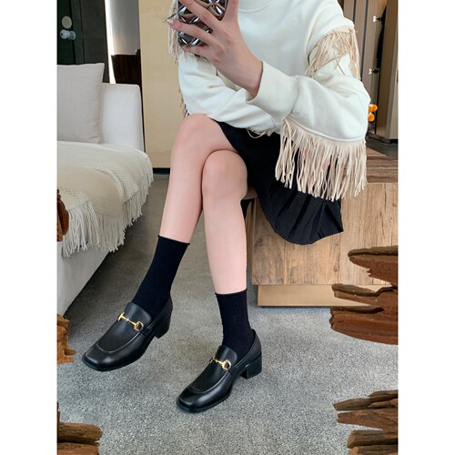 马衔扣方头单皮鞋黑色乐福鞋女