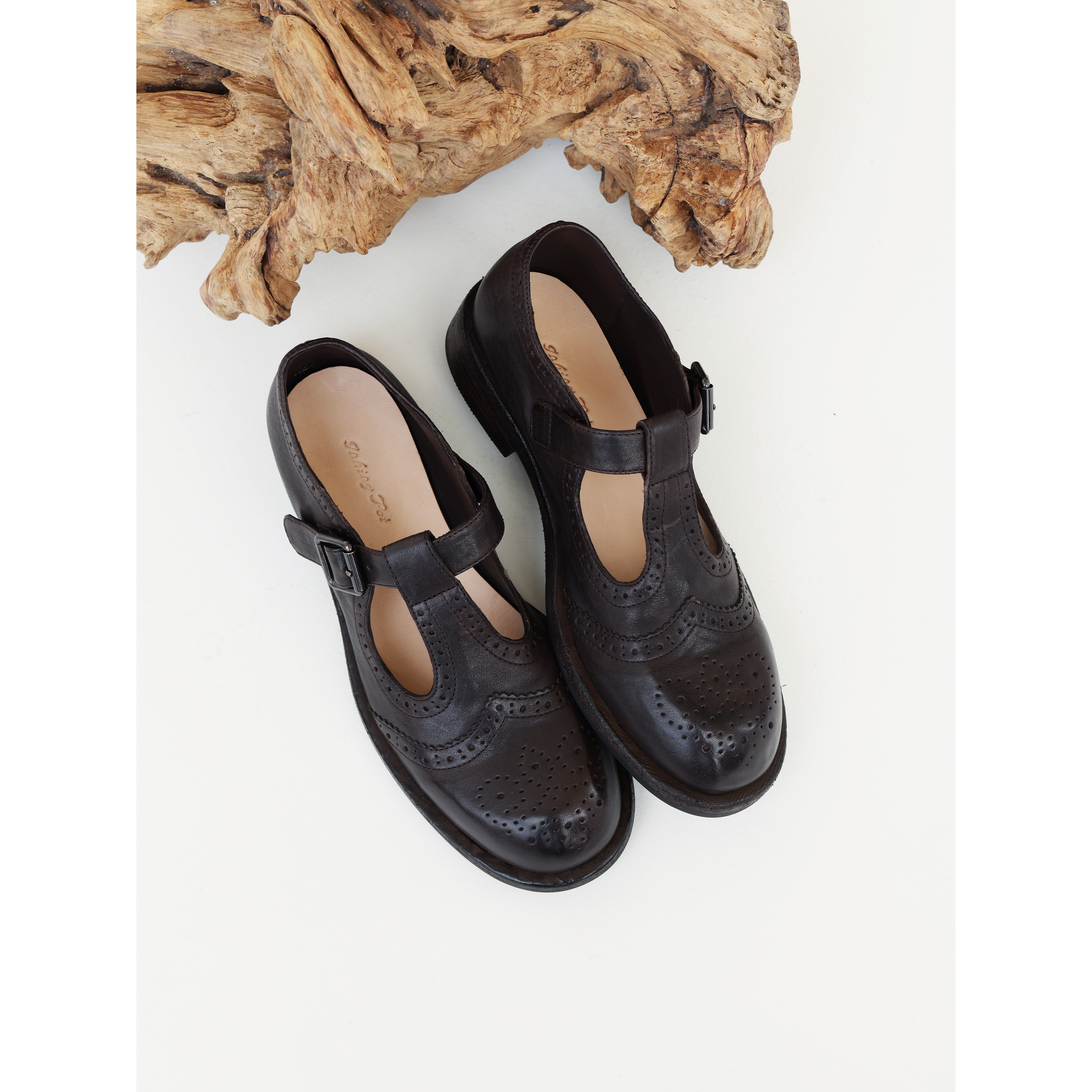 水洗马皮英伦风复古雕花小皮鞋女