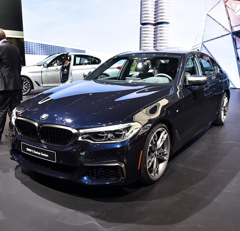 BMW宝马原厂 5系G30G38改M550i铈灰色套件中网獠牙后视镜壳尾标-封面