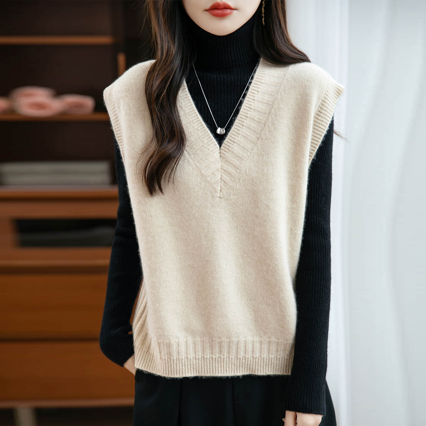 2025秋冬新款女士宽松V领短款纯色套头针织坎肩羊毛毛衣马甲背心