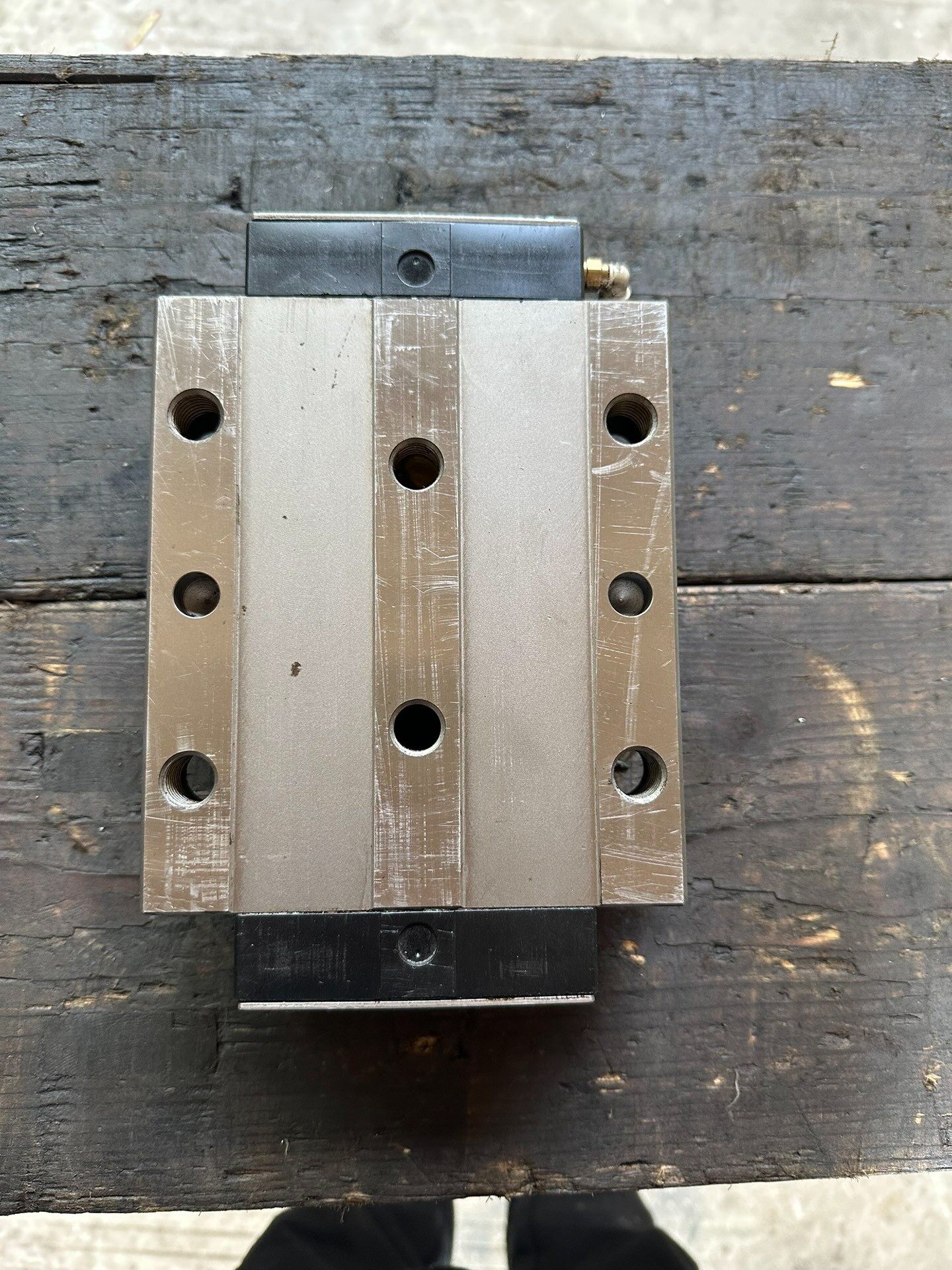 德国力士乐滚柱直线导轨r185353910法兰加长滑块保存 当外边浮锈