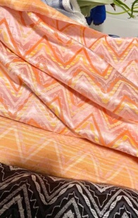 两个颜色50姆米桑蚕丝丝棉小香风色织彩纱提花波浪纹手感敦厚柔软