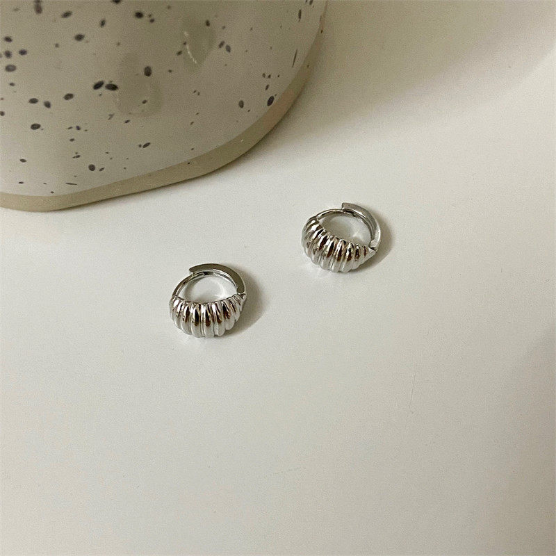 银色韩系牛角包耳扣气质简约冷淡风耳环女高级感百搭耳钉小众耳饰