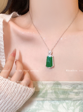 新中式绿色无事牌吊坠项链国风高级感锁骨链小众啊设计轻奢毛衣链