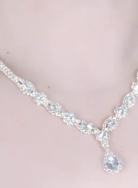 爆闪轻奢镶钻水滴吊坠项链女