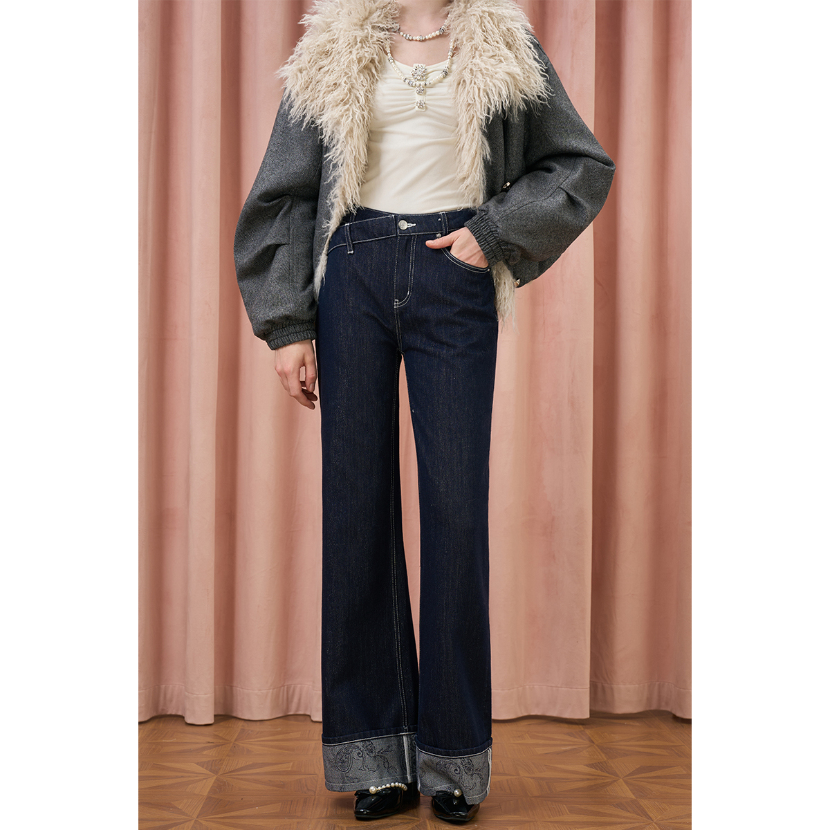 Three Quarters 女士星河蓝莱赛尔翻边腰果花直筒牛仔裤 301355