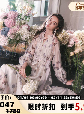 FLONAKED 秋冬蝴蝶印花层叠摆露肩连衣裙银泰300170