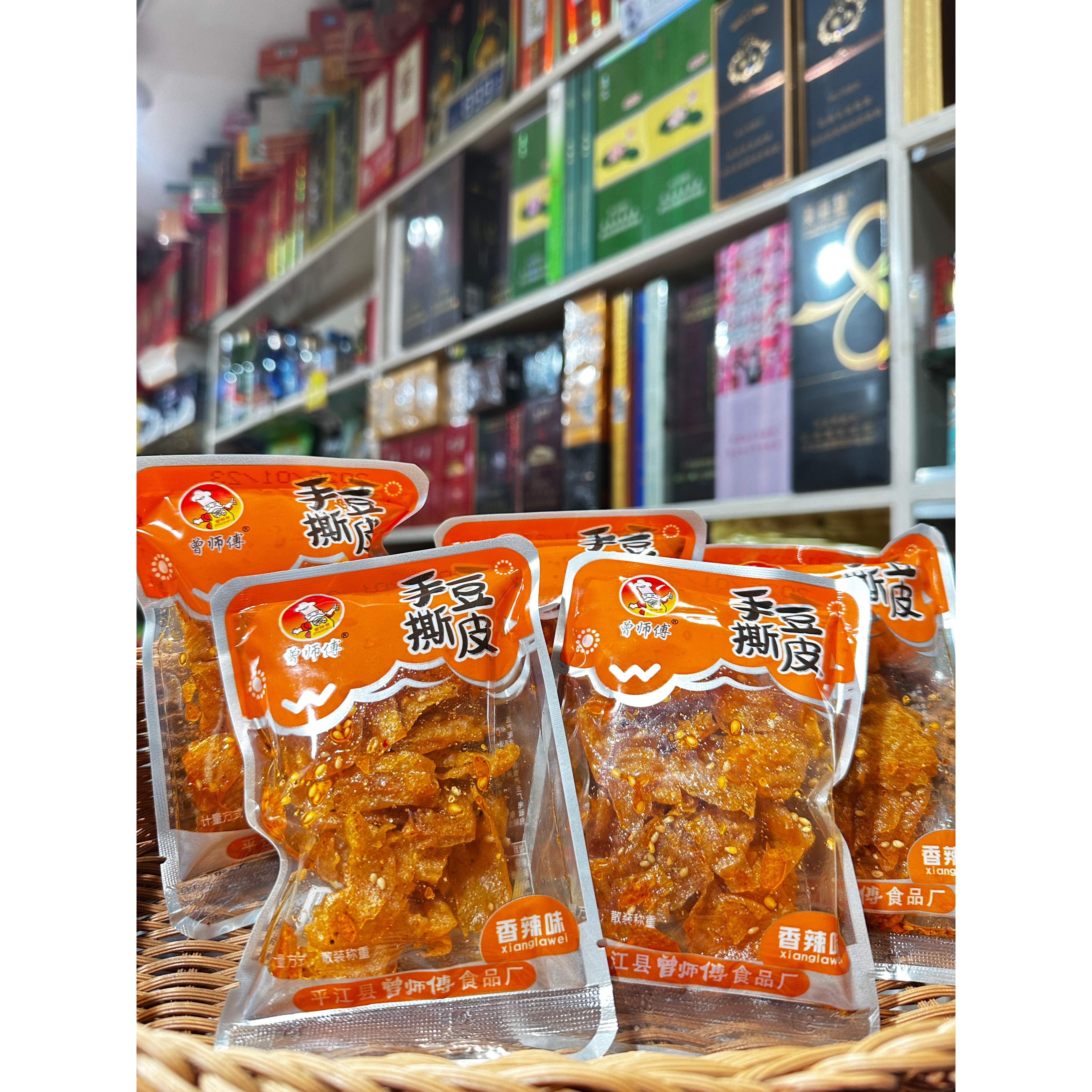 曾师傅手撕豆皮片辣条豆腐皮湖南特产麻辣小包装辣片散装儿时零食
