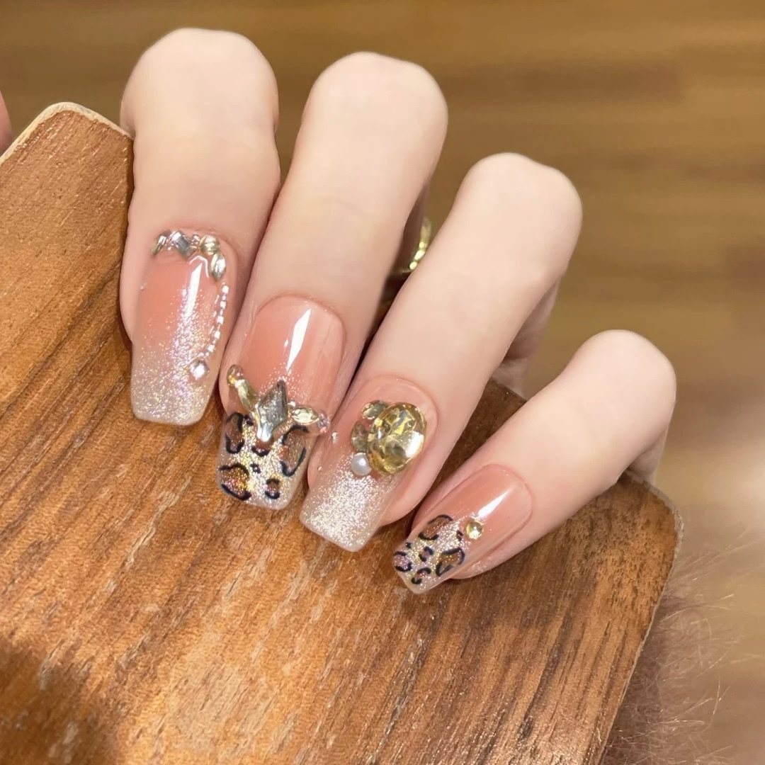 穿戴甲香槟豹纹钻高级显白新款美甲可拆卸指甲贴片手工甲片短款