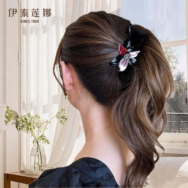 伊泰莲娜紫菀镶钻轻奢花朵扭扭夹原创八字夹盘发夹醋酸纤维发饰女