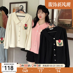采多宝大码气质女装高级感胖mm上衣秋季新小心机翻领贴花别致卫衣