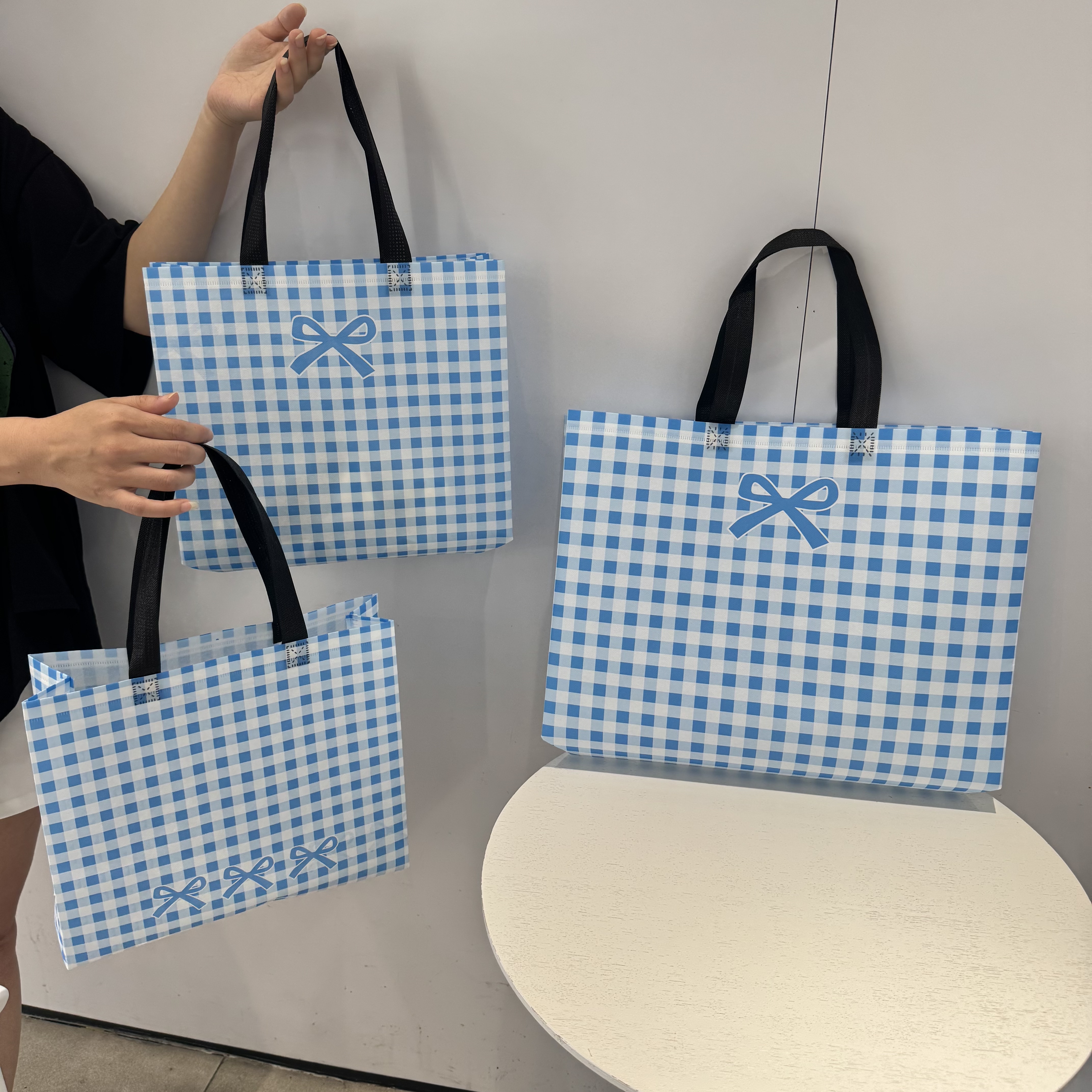 格子覆膜服装店时尚定制logo