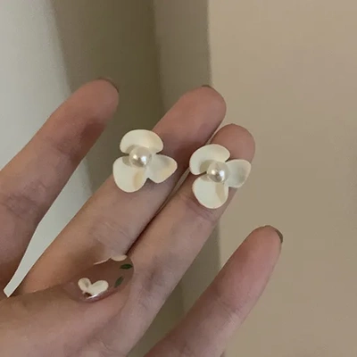 银针珍珠花朵喷漆耳钉夏季超仙甜美气质耳环时尚小众设计感耳饰女