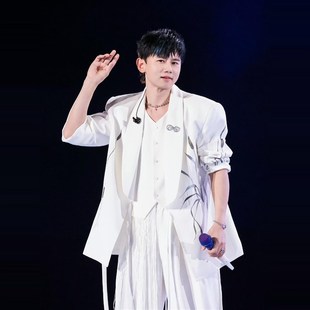 新选张杰明星同款韩版白色西装男士高级感新中式刺V绣束绳道袍休