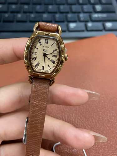 真皮罗马刻度石英Julius/聚利时