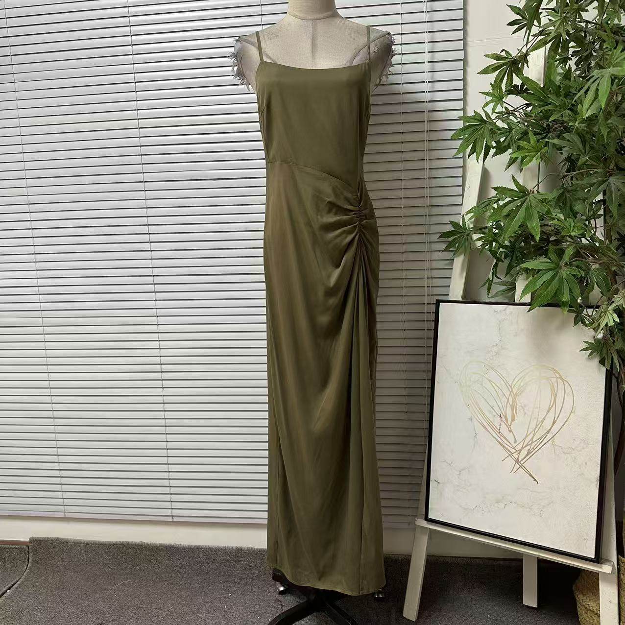 0929-13欧美单时尚轻奢高级感吊带连衣裙修身显瘦气质长裙