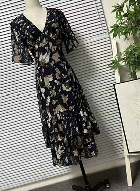 1017-3外贸大牌黑色碎花连衣裙女V领收腰荷叶边气质长裙设计感